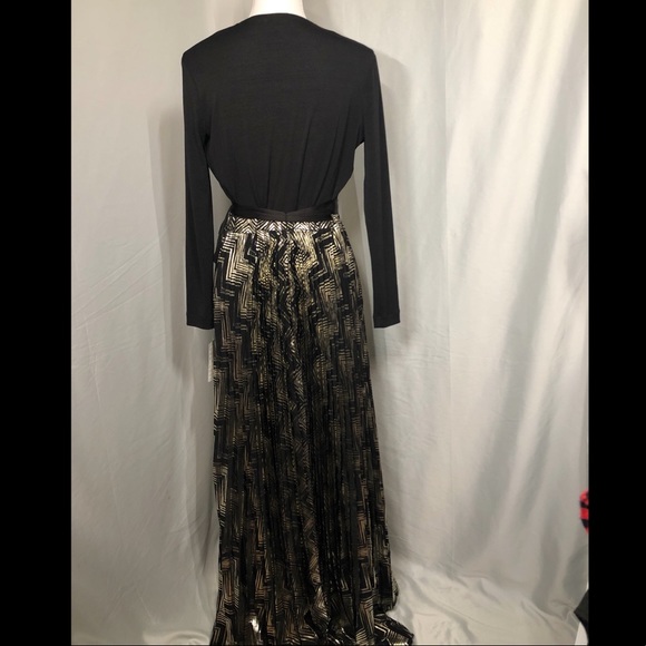 Chevron Pleated Maxi Wrap Dress - Picture 2 of 8